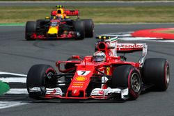 Kimi Raikkonen, Ferrari SF70H, Max Verstappen, Red Bull Racing RB13