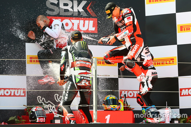 Chaz Davies, Ducati Team; Jonathan Rea, Kawasaki Racing; Marco Melandri, Ducati Team