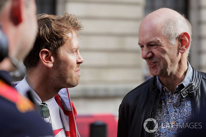 Sebastian Vettel, Ferrari, Adrian Newey, director técnico, Red Bull Racing