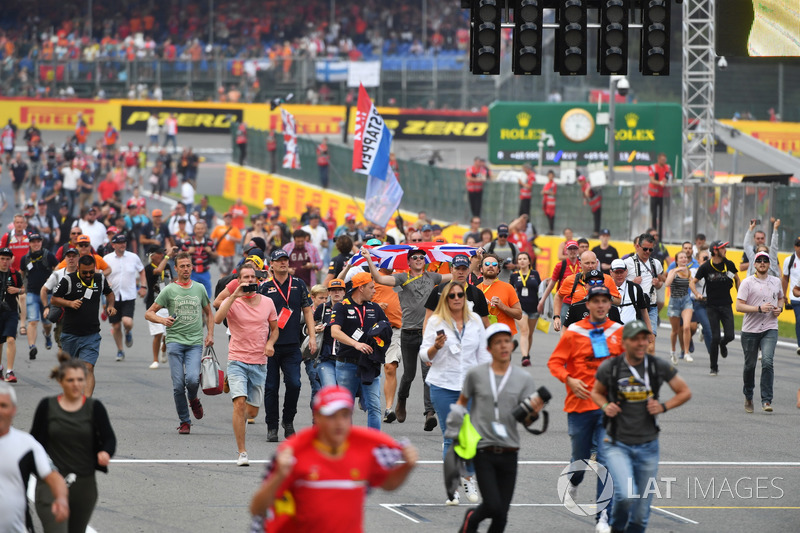 Fans on track