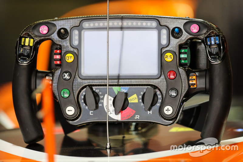 McLaren MCL32 steering wheel