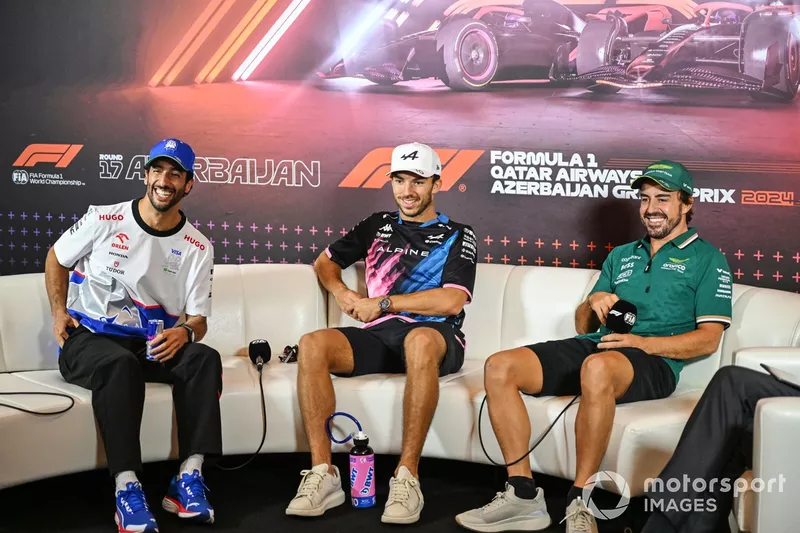 Daniel Ricciardo, Visa Cash App RB F1 Team, Pierre Gasly, Alpine F1 Team, et Fernando Alonso, Aston Martin F1 Team