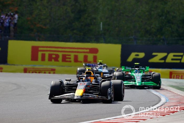 Sergio Pérez, Red Bull Racing RB20, Zhou Guanyu, Stake F1 Team Kick Sauber C44, Pierre Gasly, Alpine A524