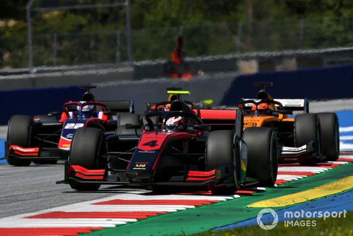 Callum Ilott, UNI-Virtuosi, y Jack Aitken, Campos Racing, and Roy Nissany, Trident