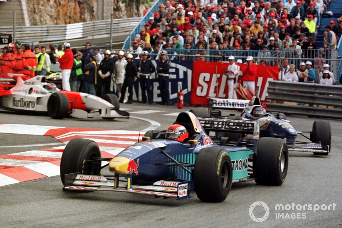 Johnny Herbert, Sauber C15 Ford leads Jacques Villeneuve, Williams FW18 Renault, Mika Häkkinen, McLaren MP4/11 Mercedes