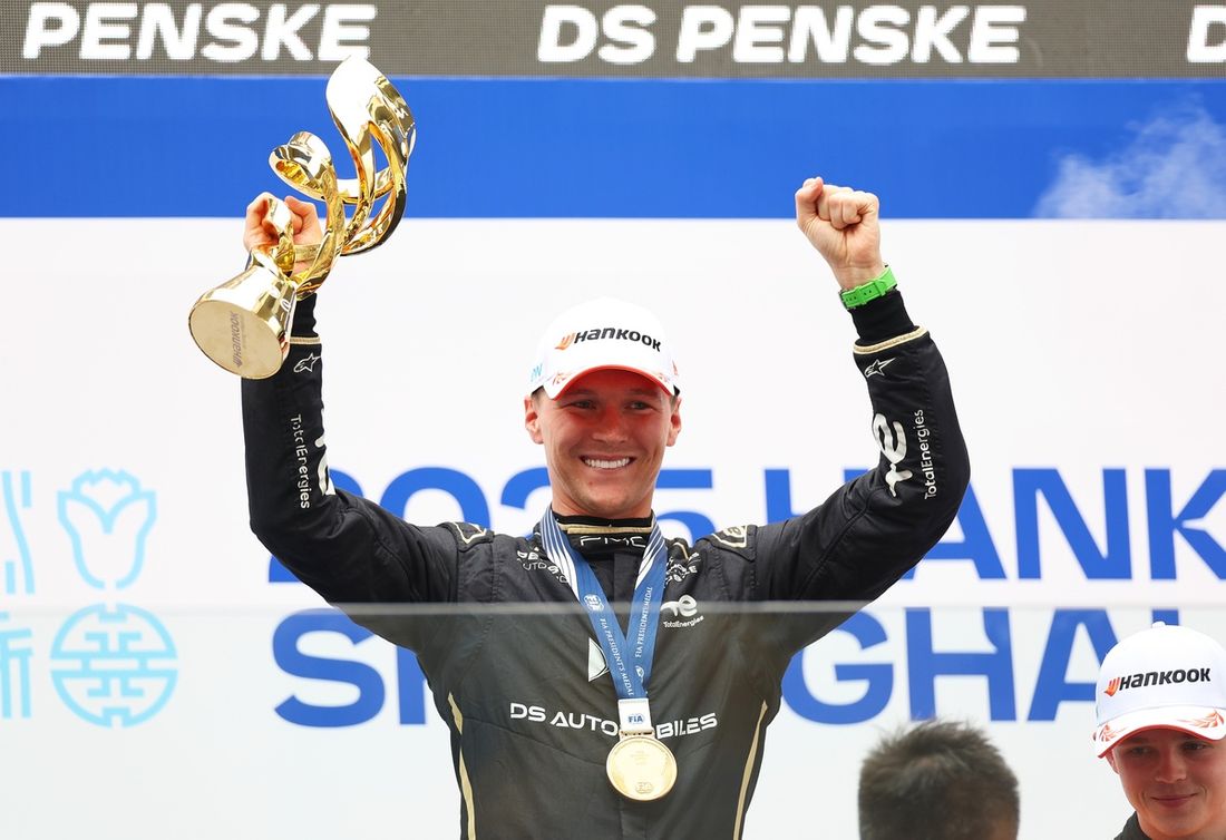 Podium: Zwycięzca wyścigu Maximilian Guenther, DS Penske