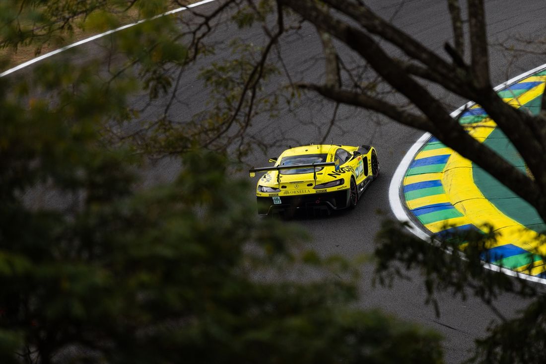 #60 Iron Lynx Mercedes-AMG LMGT3: Andrew Gilbert, Lorcan Hanafin, Fran Rueda