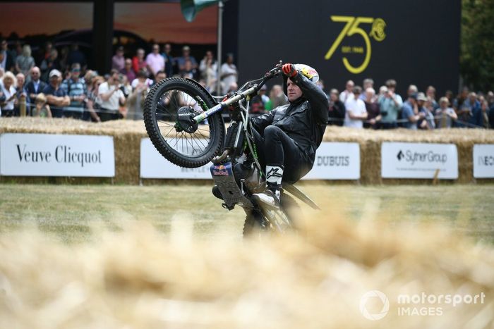 Acción motera en Goodwood