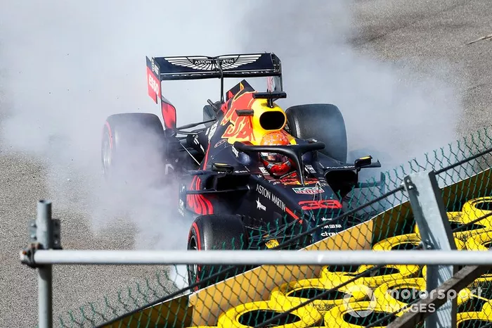 Max Verstappen, Red Bull Racing RB15, se estrella en la primera vuelta
