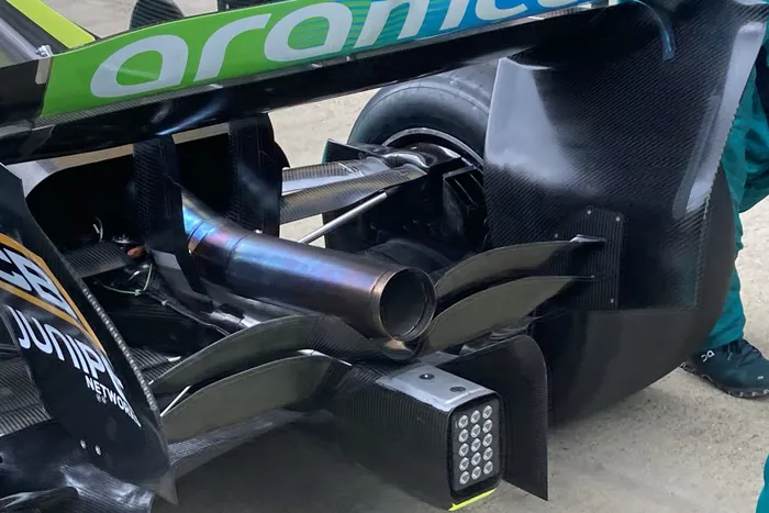 Ala de viga Aston Martin AMR22