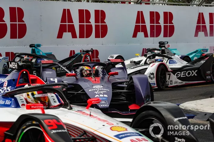 Robin Frijns, Envision Virgin Racing, Audi e-tron FE05, in the pack