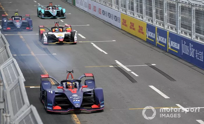 Robin Frijns, Envision Virgin Racing, Audi e-tron FE05, performs a practice start in front of Lucas Di Grassi, Audi Sport ABT Schaeffler, Audi e-tron FE05, Sam Bird, Envision Virgin Racing, Audi e-tron FE05, Mitch Evans, Panasonic Jaguar Racing, Jaguar I-Type 3 
