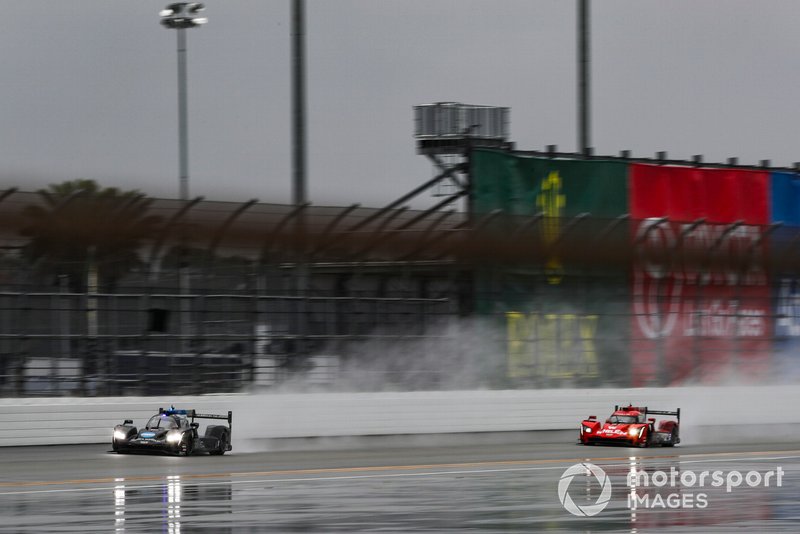 #10 Konica Minolta Cadillac DPi-V.R. Cadillac DPi, DPi: Renger Van Der Zande, Jordan Taylor, Fernando Alonso, Kamui Kobayashi, #31 Whelen Engineering Racing Cadillac DPi, DPi: Felipe Nasr, Pipo Derani, Eric Curran