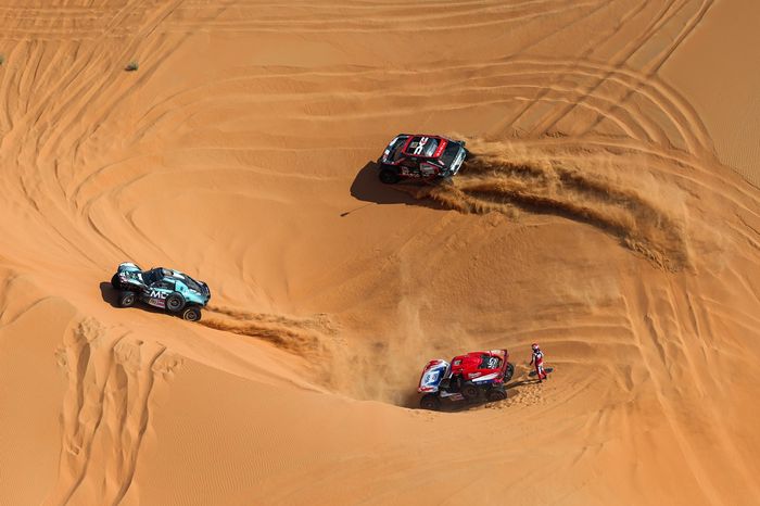 #200 The Dacia Sandriders Dacia: Nasser Al-Attiyah, Boulanger Edouard, #263 MD Rallye Sport MD: Ludovic Gherardi, François Borsotto, #233 MD Rallye Sport MD: Simon Vitse, Max Delfino