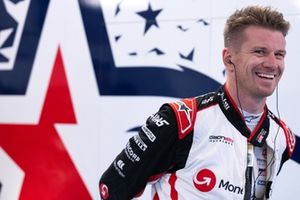 Nico Hulkenberg, Haas F1 Team, na garagem


