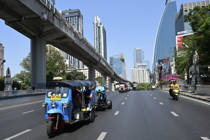 打ち上げに向かうバイク 