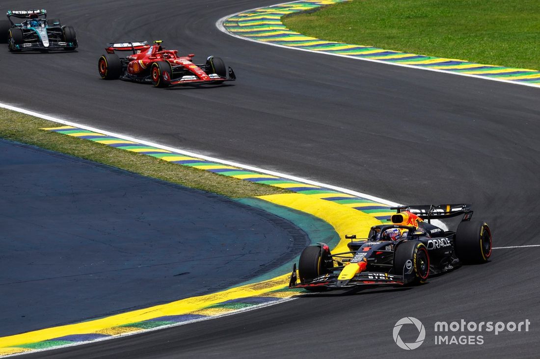 Max Verstappen, Red Bull Racing RB20, Carlos Sainz, Ferrari SF-24, George Russell, Mercedes F1 W15
