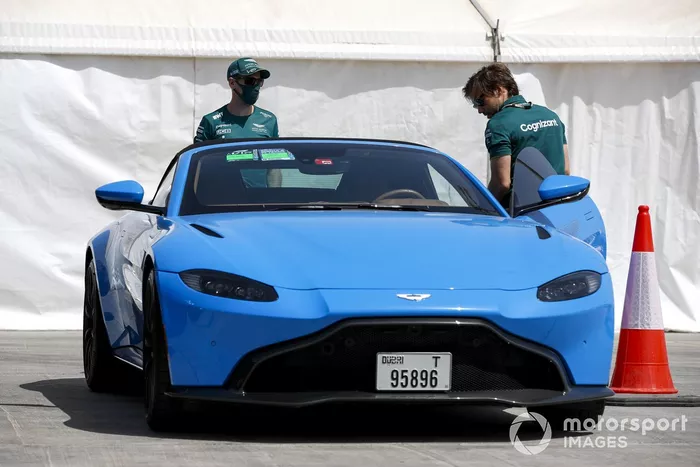 Sebastian Vettel, Aston Martin, llega al circuito
