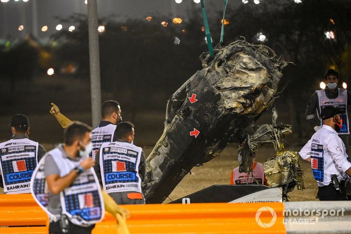 Los restos del coche de Romain Grosjean, Haas VF-20