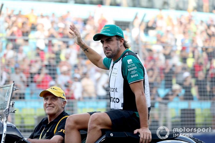 Fernando Alonso, Aston Martin F1 Team durante el desfile de pilotos