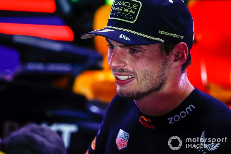 Max Verstappen, Red Bull Racing, 1° posizione, in Parc Ferme