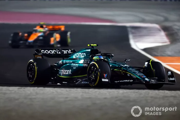 Fernando Alonso, Aston Martin AMR23, Lando Norris, McLaren MCL60