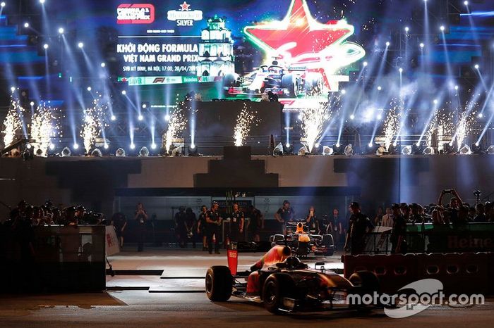 David Coulthard en el show de Red Bull en Hanoi