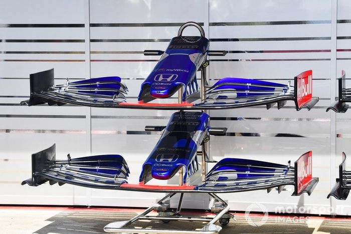 Alerones delanteros del Toro Rosso STR14