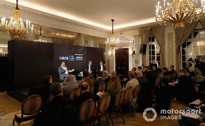 Sir Jim Ratcliffe presidente y director general del grupo químico Ineos y Toto Wolff, Director Ejecutivo (Negocios), Mercedes AMG 
