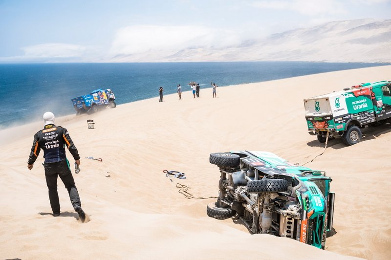 10. #513 Team De Rooy Iveco: Маурік ван ден Гьовель, Мартейн ван Рой, Петер Кьойперс