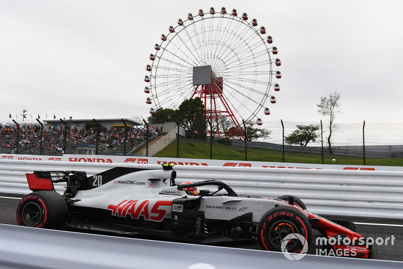 Kevin Magnussen, Haas F1 Team VF-18 with glowing front brake discs