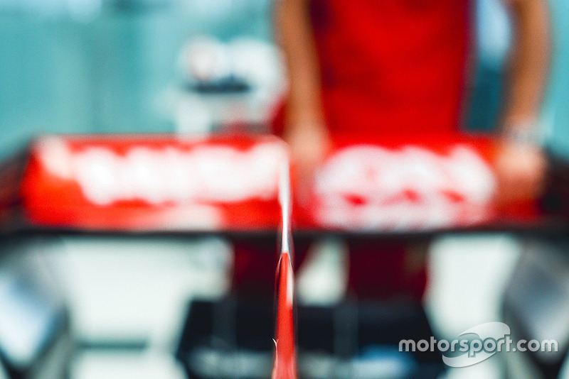 Наклейки Philip Morris на Ferrari