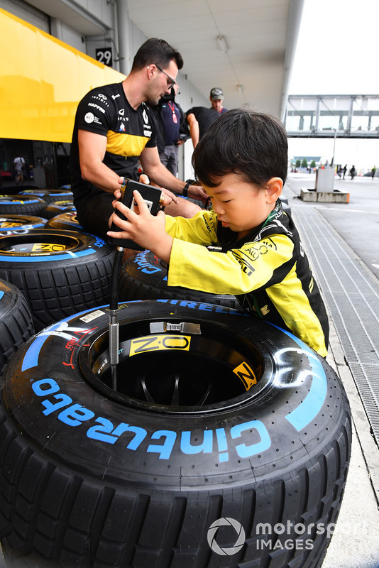 Young Renault Sport F1 Team fans and Pirelli tyre
