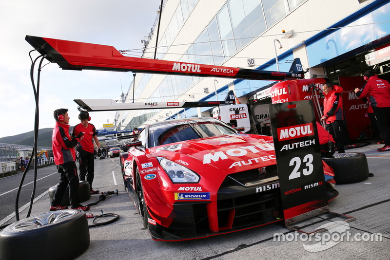 #23 MOTUL AUTECH GT-R
