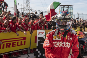Yarış galibi Kimi Raikkonen, Ferrari, parc ferme