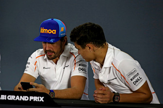 Fernando Alonso, McLaren ve Lando Norris, McLaren basın toplantısında