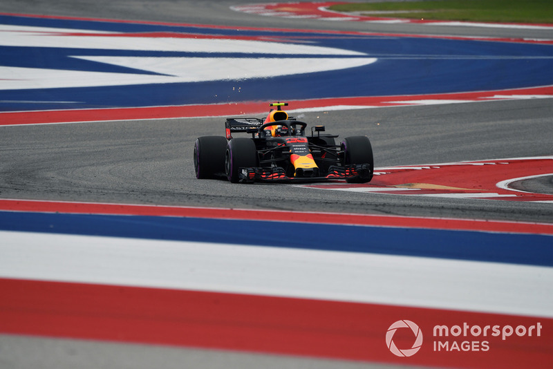 Max Verstappen, Red Bull Racing RB14 sparks 