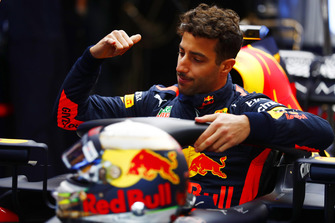 Daniel Ricciardo, Red Bull Racing RB14, climbs into the cockpit of his car