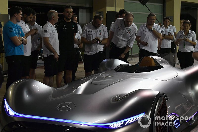 Le concept-car Mercedes-Benz EQ Silver Arrow
