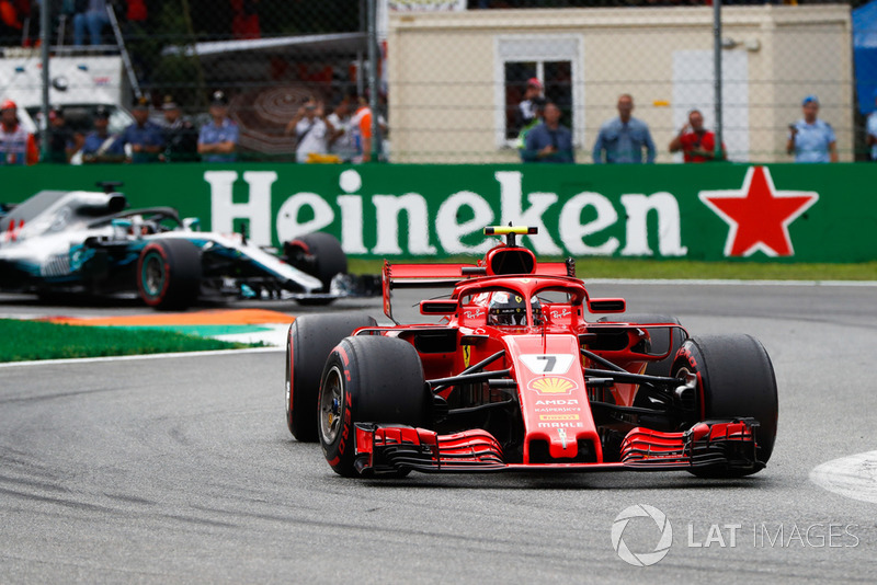 Kimi Raikkonen, Ferrari SF71H, Lewis Hamilton, Mercedes AMG F1 W09