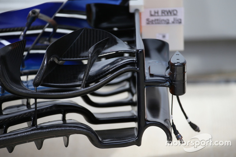McLaren MCL33 front wing with camera