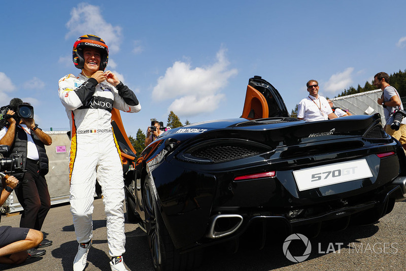 Stoffel Vandoorne, McLaren, se prépare à rouler en McLaren 570S