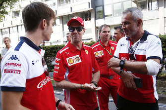Charles Leclerc, Sauber, Sebastian Vettel, Ferrari ve Beat Zehnder, Sauber
