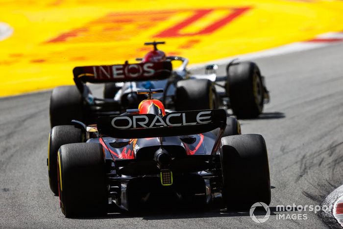 George Russell, Mercedes W13, Max Verstappen, Red Bull Racing RB18 