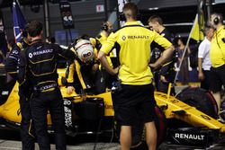 Kevin Magnussen, Renault Sport F1 Team RS16 en la parrilla