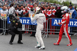 Race winner Lewis Hamilton, Mercedes AMG F1 celebrates in parc ferme with Sebastian Vettel, Ferrari