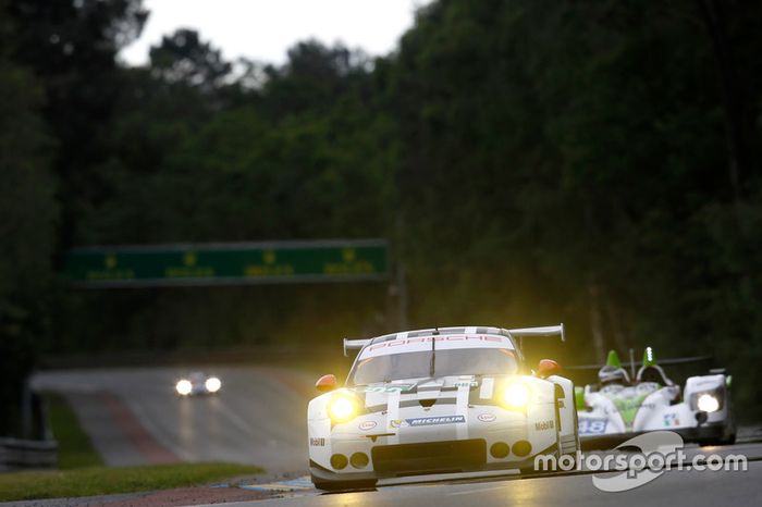 41: #92 Porsche Motorsport Porsche 911 RSR: Earl Bamber, Frédéric Makowiecki, Jörg Bergmeister