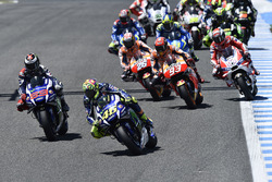 Валентино Росси, Yamaha Factory Racing лидирует на старте