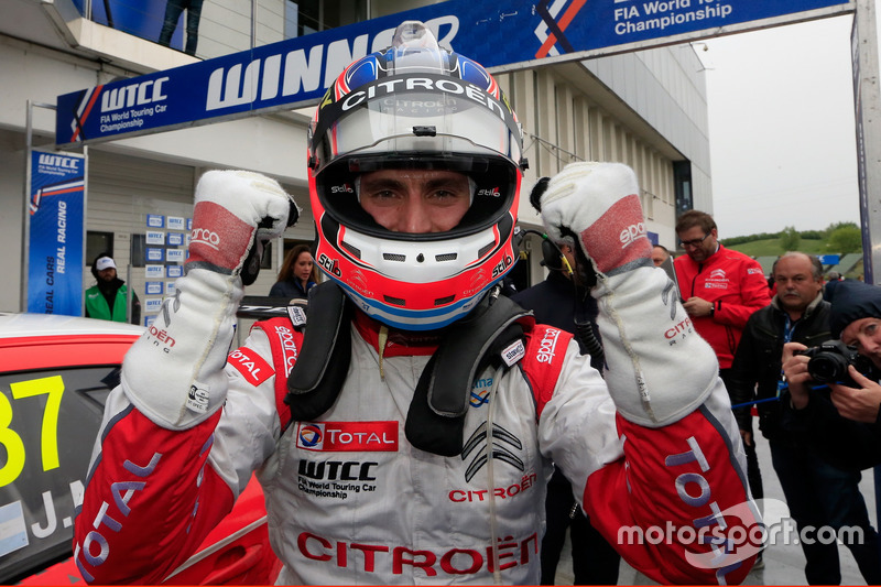Race winner José María López, Citroën World Touring Car Team, Citroën C-Elysée WTCC