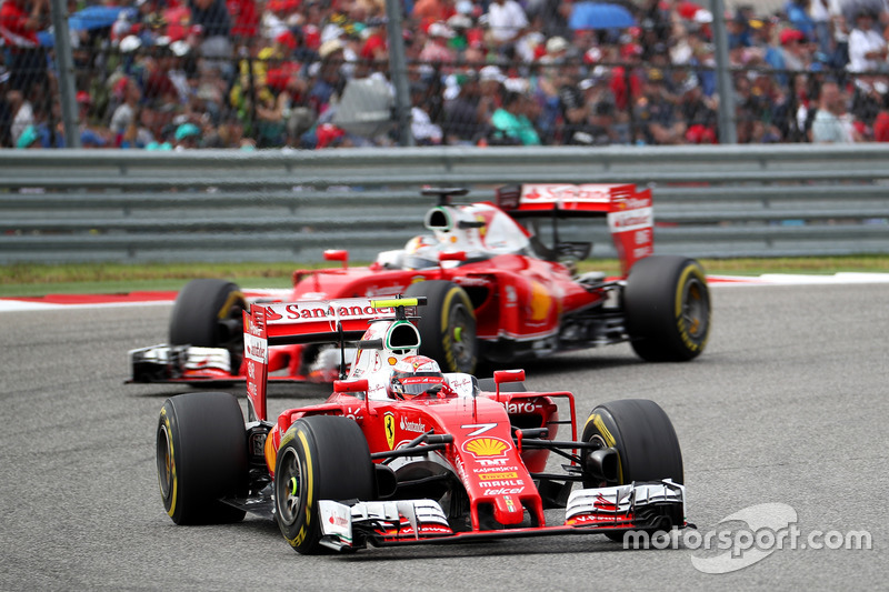 Kimi Raikkonen, Scuderia Ferrari SF16-H voor Sebastian Vettel, Scuderia Ferrari SF16-H